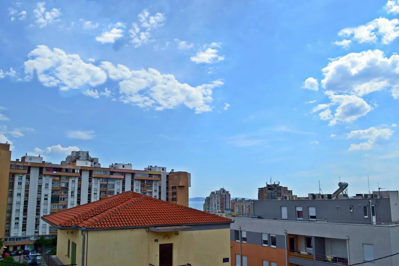 Anna Apartment Split