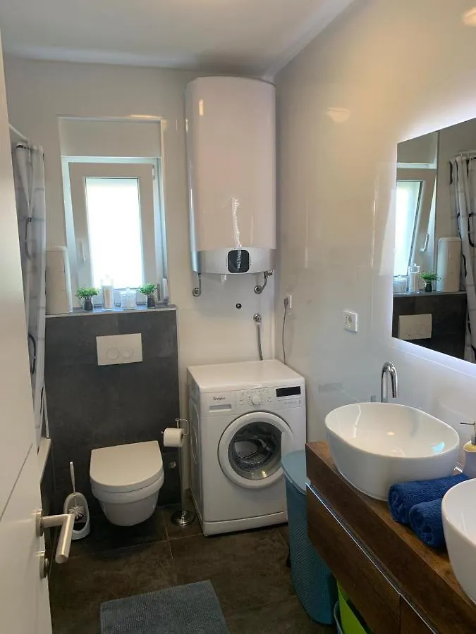 Anna Apartment Split